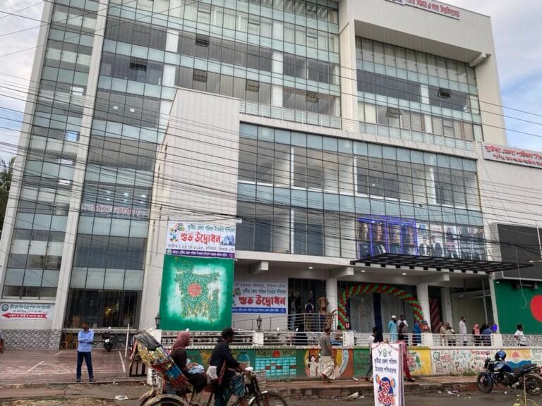 কুষ্টিয়া জেলা পরিষদ টাওয়ার শপিং মলের শুভ উদ্বোধন।