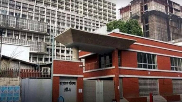 ১০ দফা দাবি আদায়ে দ্বিতীয় দফায় লাগাতার কর্মবিরতি ও বিক্ষোভে নেমেছেন বিআরবি ক্যাবল ইন্ডাস্ট্রিজ লিমিটেডের দুই অঙ্গ প্রতিষ্ঠান।