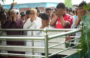 জুলাই আন্দোলনের নেতাবৃন্দ পদযাত্রায় আবরার ফাহাদের কবর জিয়ারত শেষে কুষ্টিয়া শহরে বিশাল গণসংযোগ।