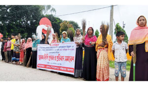 ডোমারে ওসির অপসারণ দাবিতে ঝাড়ু মিছিল ও প্রতিবাদ সমাবেশ