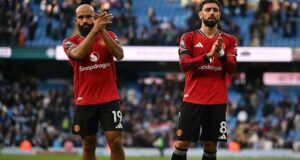 ম্যানইউয়ের মাঠের ব্যর্থতার মাঝেই আয়ে রেকর্ড