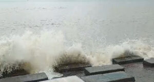 ভারতে ফুঁসছে দিঘার সমুদ্র, উপকূলীয় জেলাগুলোতে সতর্কতা