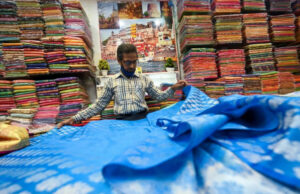 বাংলাদেশ–ভারত সম্পর্কের টানাপোড়ন, টালমাটাল ভারতীয় শাড়ির বাজার