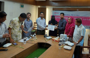 বাজিতপুরে ব্র্যাকের উদ্যোগে স্বপ্ন সারথি কিশোরীদের গ্রাজুয়েশন সেরিমনি