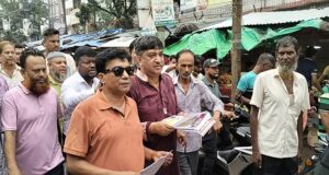 টঙ্গীতে তারেক রহমানের ৩১ দফা বাস্তবায়নে লিফলেট বিতরণ