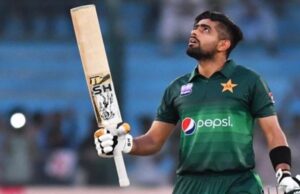 প্রথম ব্যাটসম্যান হিসেবে যে কীর্তি গড়লেন বাবর আজম