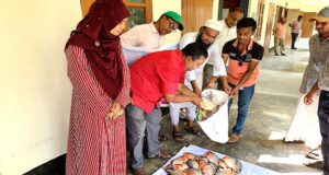 ফুলবাড়ীতে নিষিদ্ধ পিরানহা মাছ জব্দ