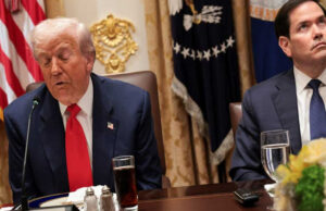 ভেনেজুয়েলায় মাদকবাহী সাবমেরিনে যুক্তরাষ্ট্রের হামলা, দুজন আটক