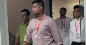 ইসির সঙ্গে বৈঠকে শাপলা প্রতীকে ‘অনড়’ এনসিপির প্রতিনিধি দল