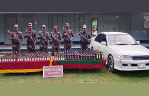 শেরপুর সীমান্তে মদ ও চোরাই মালামালসহ প্রাইভেটকার জব্দ