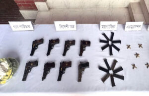 বনলতা এক্সপ্রেস ট্রেন থেকে বিদেশি অস্ত্র, বিস্ফোরক উদ্ধার