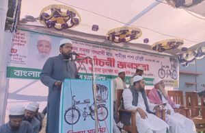 জগন্নাথপুরে আগমনকালে ১০ দলীয় জোটের শীর্ষ নেতা আল্লামা মামুনুল হককে স্বাগত জানাচ্ছেন নেতাকর্মীরা।