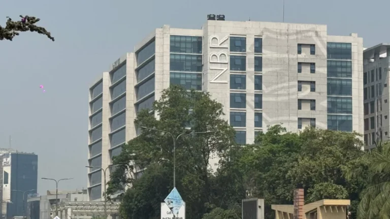 এনবিআরে আন্দোলন ও শুদ্ধি অভিযান একসঙ্গে: সংকটে রাজস্ব ব্যবস্থাপনা