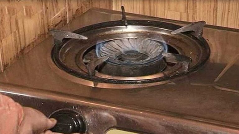 মিরপুর রোডে ভালভ বিস্ফোরণ, রাজধানীর বিস্তীর্ণ এলাকায় তীব্র গ্যাস স্বল্পচাপ