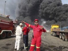 ইরানের বন্দর আব্বাসে বিস্ফোরণে ক্ষতিগ্রস্ত আটতলা ভবনের ধ্বংসস্তূপ