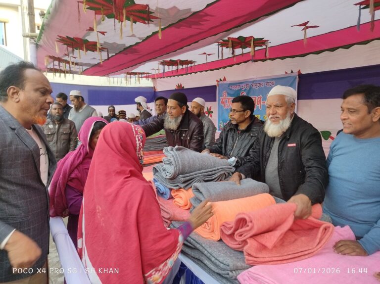 কুষ্টিয়ায় দুঃস্থ মানুষের মাঝে ইনক এর শীতবস্ত্র বিতরণ।