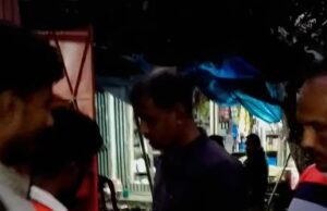 গফরগাঁওয়ে বিএনপি মনোনীত প্রার্থী আক্তারুজ্জামান বাচ্চুর পক্ষে ধানেরশীষ প্রতীক নিয়ে ছাত্রদলের পথ প্রচারণা।