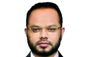 ভালুকায় নির্বাচনী সংঘর্ষের সময় পুলিশ পরিস্থিতি নিয়ন্ত্রণ করছে।