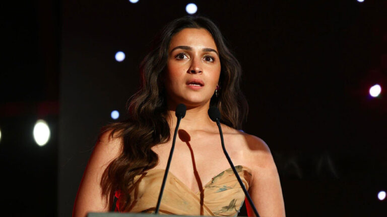 সোশ্যাল মিডিয়া ছাড়ার কথা ভাবেন আলিয়া ভাট