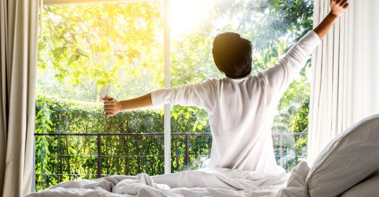 সকালে ঘুম থেকে উঠে যেসব অভ্যাস শরীর রাখে সুস্থ ও সতেজ