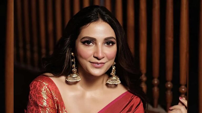 থাইল্যান্ড ভ্রমণে রাজ–শুভশ্রীর নতুন বছর, মাঝ আকাশে বিমানের বিপত্তিতে অল্পের জন্য রক্ষা