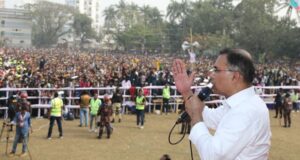 রাজশাহীর মাদ্রাসা ময়দানে নির্বাচনি জনসভায় তারেক রহমান বক্তৃতা দিচ্ছেন