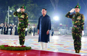 একুশে শহীদ মিনারে প্রধানমন্ত্রীর শ্রদ্ধা নিবেদন
