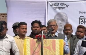 ঠাকুরগাঁওয়ে নির্বাচনি পথসভায় বক্তব্য দিচ্ছেন বিএনপি মহাসচিব মির্জা ফখরুল