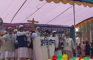 কুড়িগ্রাম সরকারি কলেজ মাঠে নির্বাচনী জনসভায় বক্তব্য দিচ্ছেন জামায়াত আমির ডা. শফিকুর রহমান