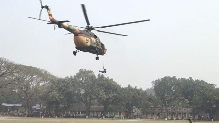 নির্বাচন সামনে রেখে লালমনিরহাটে সেনাবাহিনীর মহড়া