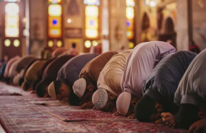 শবে বরাত উপলক্ষে মুসল্লিরা নফল ইবাদতে মগ্ন—প্রতীকী ছবি