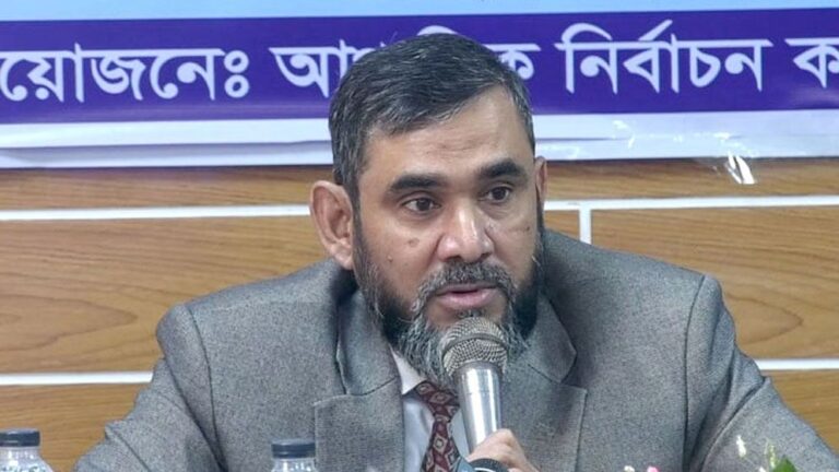 ভোটকেন্দ্রে সাংবাদিকদের মোবাইল বহনে বাধা নেই