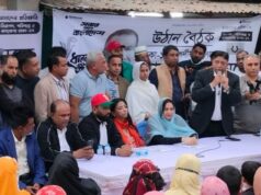 ঢাকা-১৭ আসনে বিএনপির পক্ষে উঠান বৈঠকে বক্তব্য দিচ্ছেন সৈয়দা শর্মিলা রহমান সিঁথি
