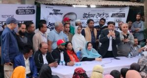 ঢাকা-১৭ আসনে বিএনপির পক্ষে উঠান বৈঠকে বক্তব্য দিচ্ছেন সৈয়দা শর্মিলা রহমান সিঁথি