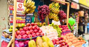 রমজান মাসে রাজধানীর ফলের বাজারে দাম আকাশচুম্বী