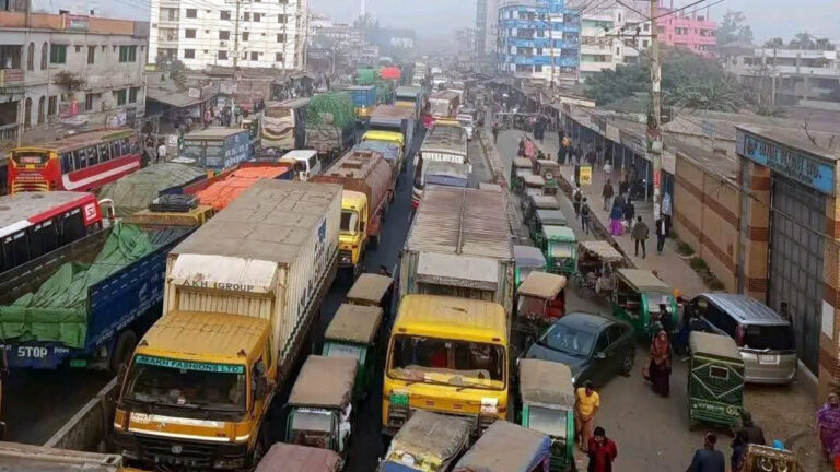 গাজীপুরে ঘরমুখী মানুষের ঢল, ৫০ কিমি যানজট