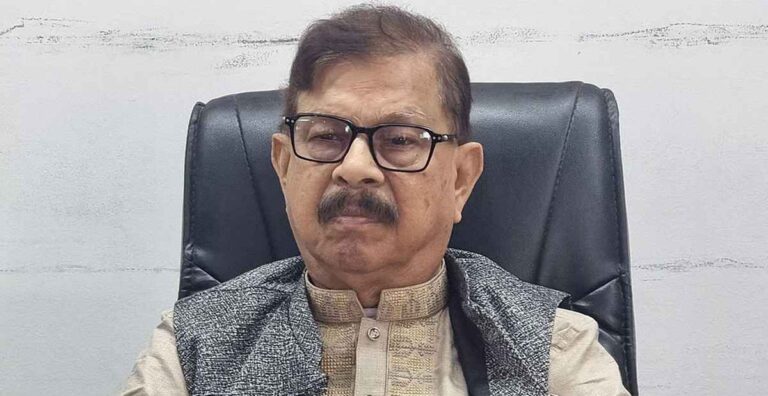 ঢাকা-১৮ আসন থেকে সরে দাঁড়ালেন মাহমুদুর রহমান মান্না