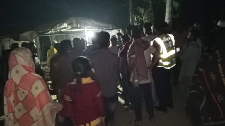 সিরাজগঞ্জে মেয়েদের উত্যক্তকে কেন্দ্র করে দুই গ্রামের সংঘর্ষ