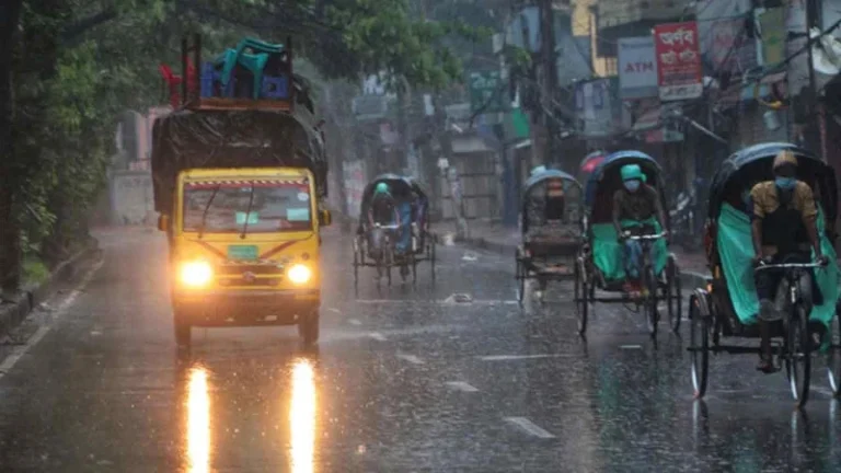 তীব্র বজ্রপাত ও ভারী বৃষ্টির সতর্কতা