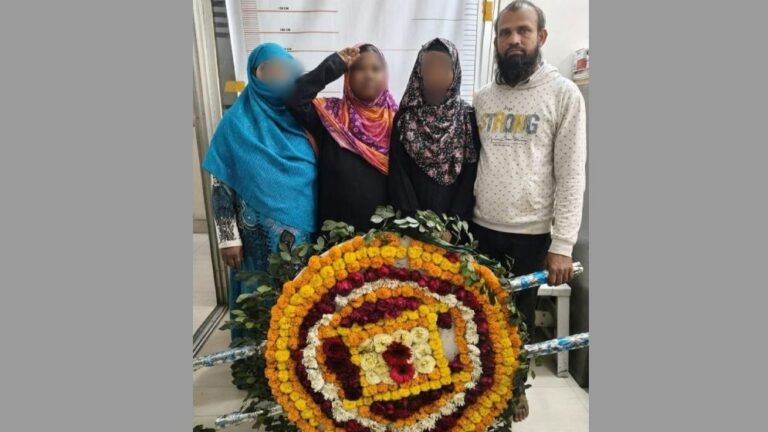 ধানমন্ডি ৩২-এ যাওয়ার পথে চারজন গ্রেফতার