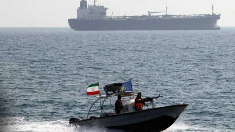 হরমুজ প্রণালী নিয়ন্ত্রণে দাবি আইআরজিসির