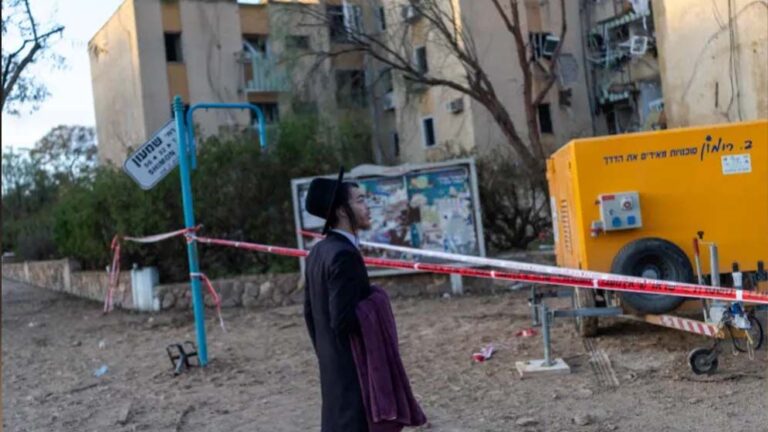 ইসরাইলে ইরানের ক্ষেপণাস্ত্র তাণ্ডব, আতঙ্ক ছড়াচ্ছে