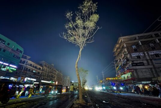 রাত ৯টার পর বন্ধ দোকান-রেস্তোরাঁ, জ্বালানি সংকটে কড়াকড়ি