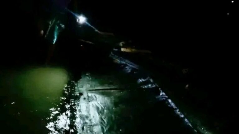 কালবৈশাখীর তাণ্ডবে কুড়িগ্রামে নৌদুর্ঘটনা, নিহত ১ নিখোঁজ ১