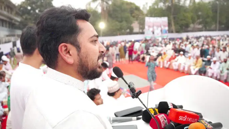 রাষ্ট্রপতিকে অপসারণ-গ্রেফতারের দাবি নাহিদের